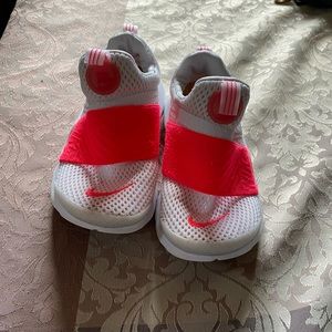 Nike girl snickers size 11C